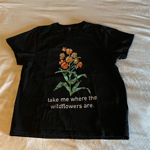 Dresses & Skirts - Women’s black medium T-shirt, EUC